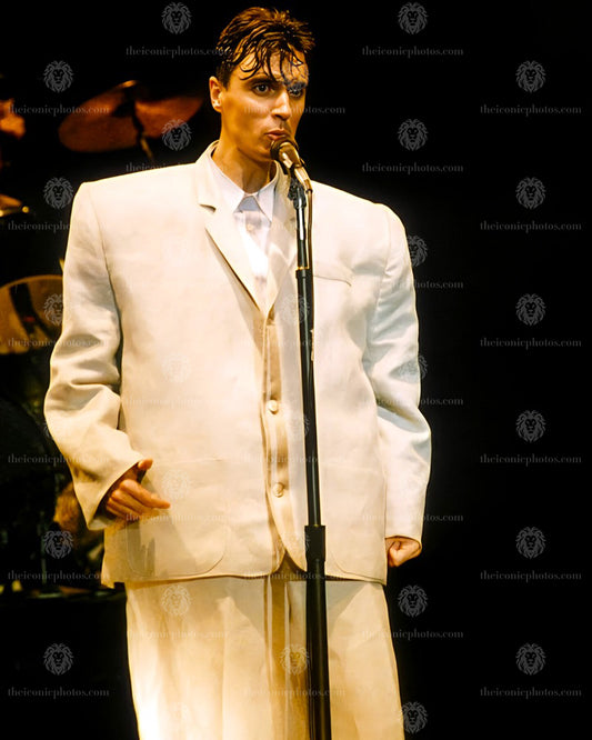 Talking Heads – David Byrne 8x10 unsigned iconic music photo print for collectors